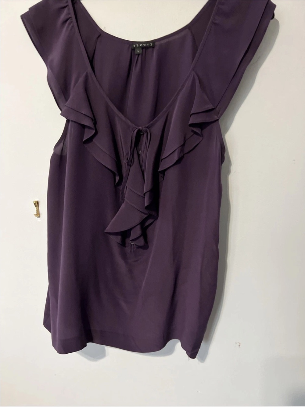 Theory Purple/ Plum Silk Ruffle V-Neck Sleeveless Blouse Size L. never worn!